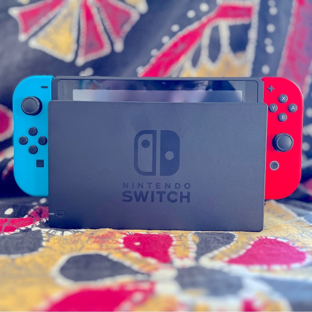 🎄🎁 *LIKE NEW* Nintendo Switch + Zelda physical cartridge !!!